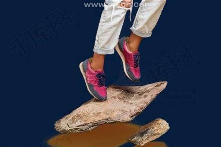 梦到鞋子丢了在找鞋是什么意思？