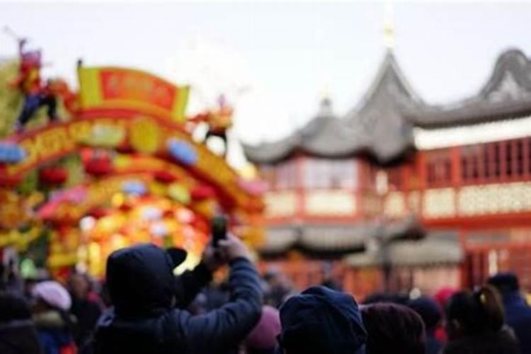 迎财神去寺庙还是道观