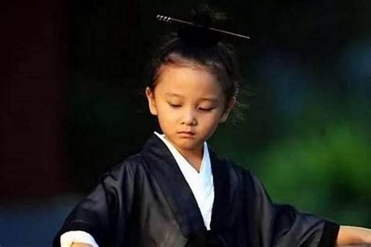 梦见男朋友当着我的面亲一个躺在他床上的醉女人!!!