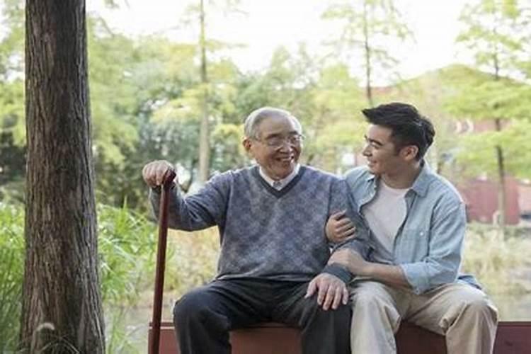 梦见和死去的老人说话
