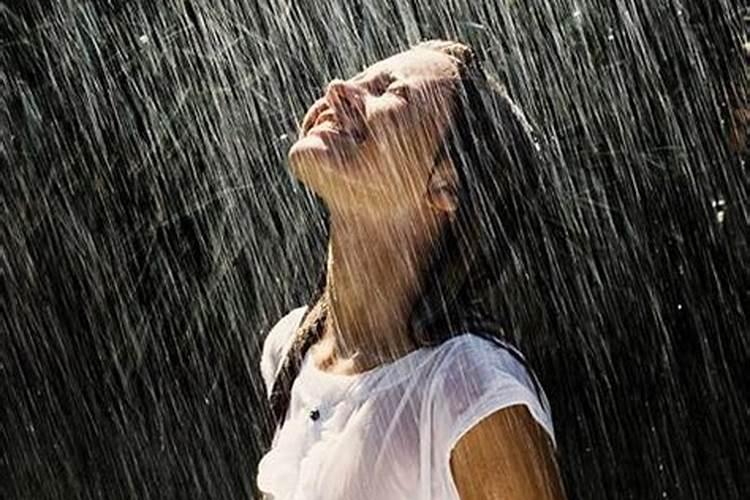 梦见骑车淋雨的预兆