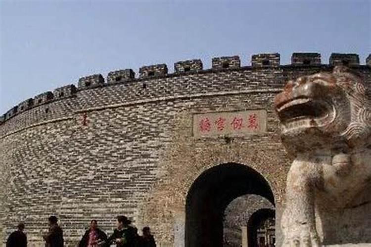 山东莱芜冬至这天100米高建筑物影子有多长？