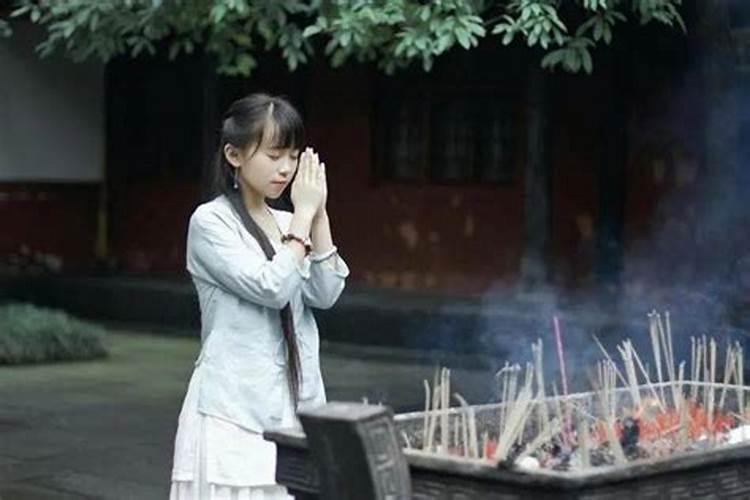 父亲第一年去世十月一允许女儿回去上坟吗？