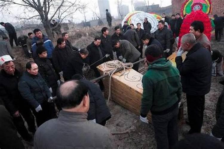 梦到邻居老人逝世是什么意思