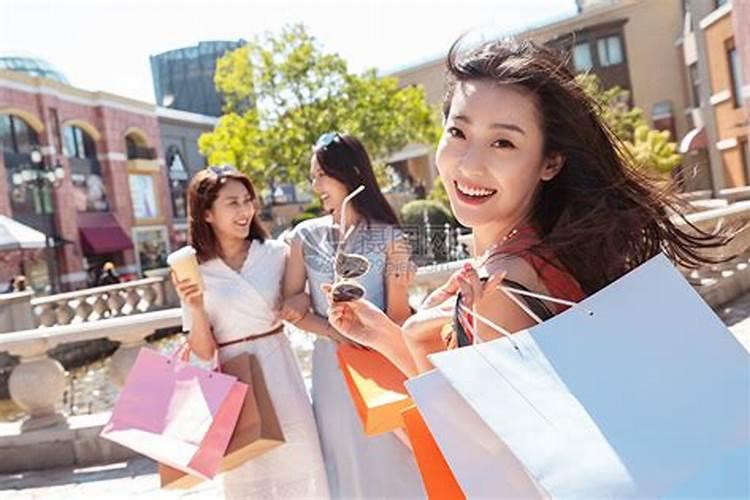 梦见前任和别的女生在一起是什么预示