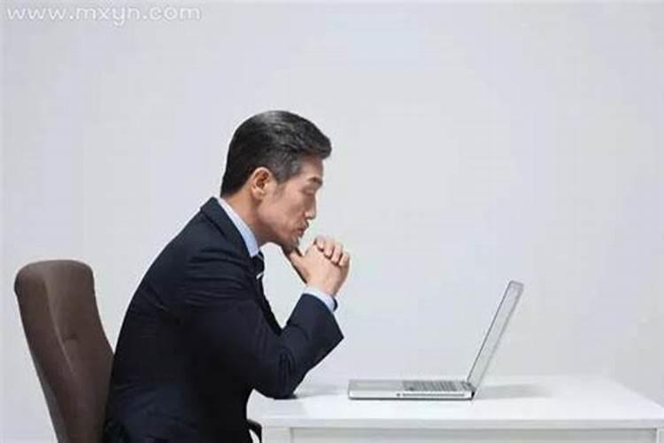 女人梦到男同事预示着什么