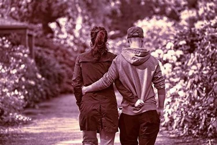 梦见爱人和别的女人在一起