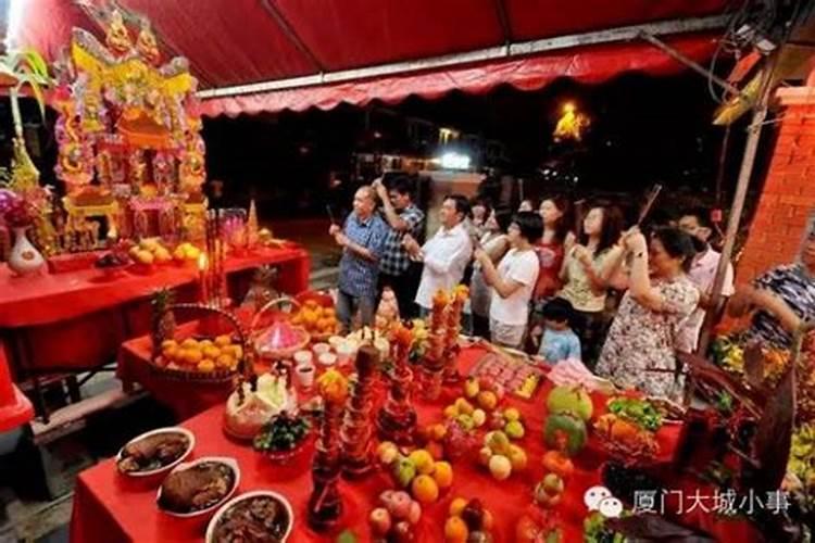 梦见自己戴着笨重的金耳环是什么预兆？
