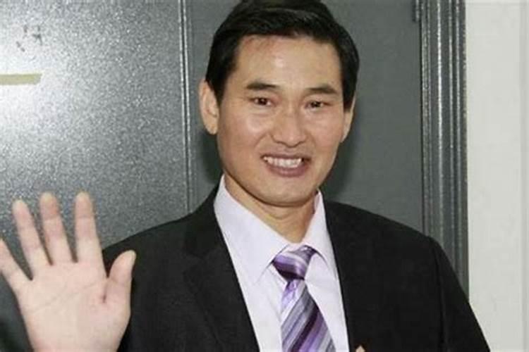 大衣哥儿媳6天粉丝破百万。她的直播都有哪些吸引人的地方？
