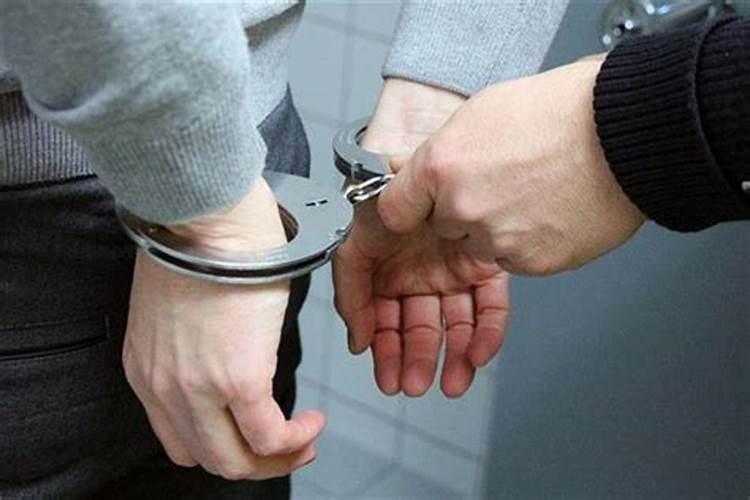 梦见警察抓捕逃犯是什么意思