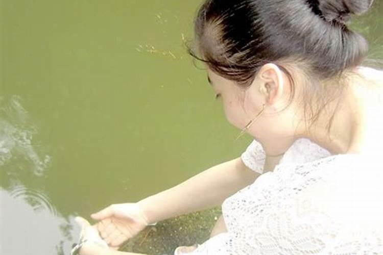 孕妇梦见自己用手抓鱼什么意思