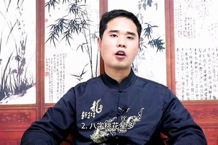 八字透壬藏庚异路发达是什么意思