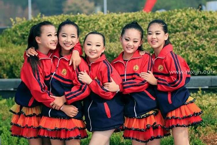 梦见小学初中大学同学聚会