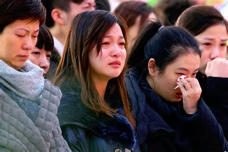 自幼过继给亲大伯养大,大伯去世后给他立碑,碑文正堂如何写称呼？百度...