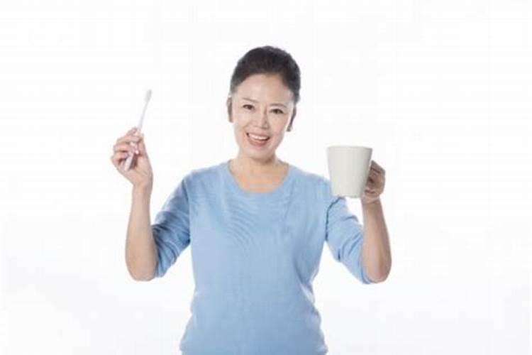 怎样看两个人八字合不合？男属兔重阳节生,女(我)属蛇正月25