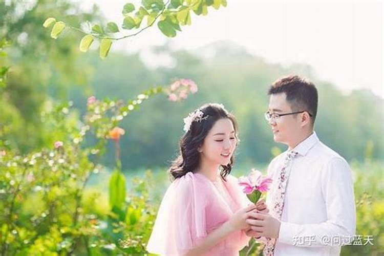 男人梦见很多蛇是什么意思