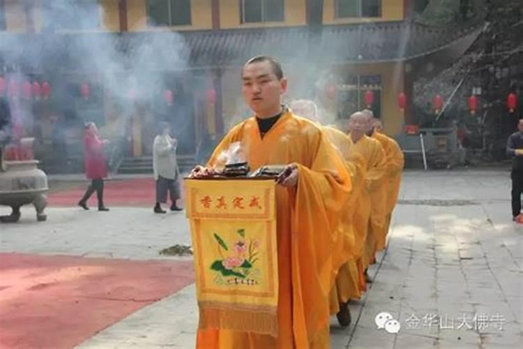 拜佛上香应该注意什么？哪天拜好？