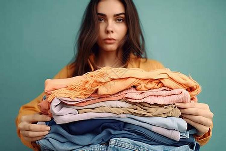 梦见好多衣服是什么意思