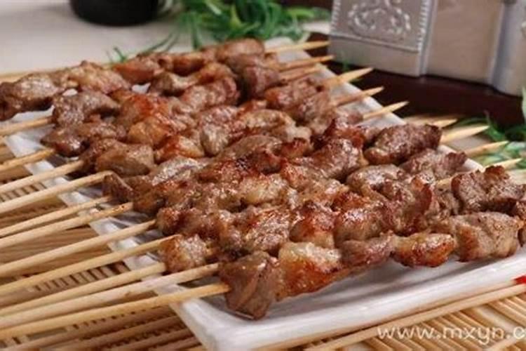 梦见边烤边吃羊肉串的预兆
