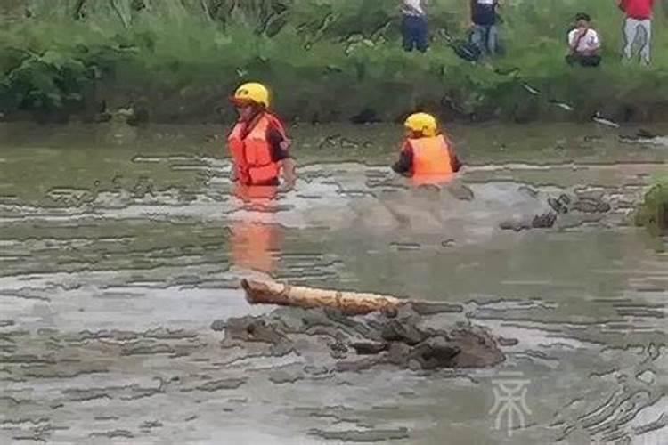 梦见自己被水冲走还自救的预兆