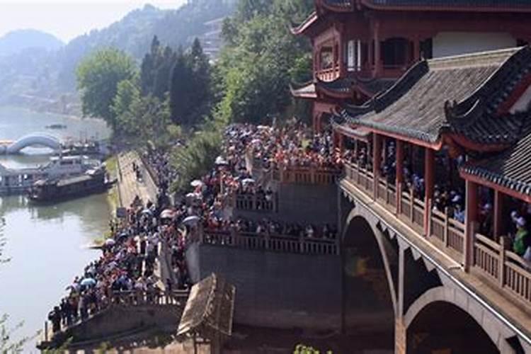 第一次去南充阆中古镇旅游,怎么玩才能尽兴？