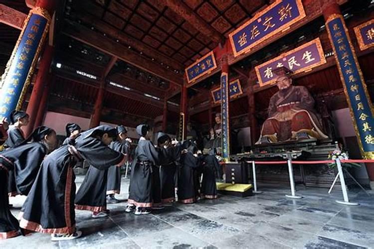 梦见自已老房子倒了我还在里面没有逃掉好吗？
