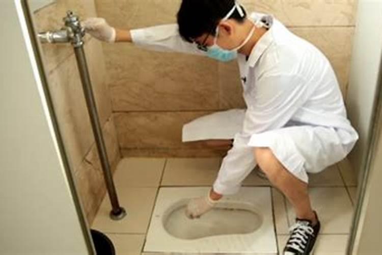 梦见厕所被卫生巾还有屎尿堵了的预兆