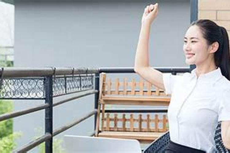 梦见美女露胸的预兆