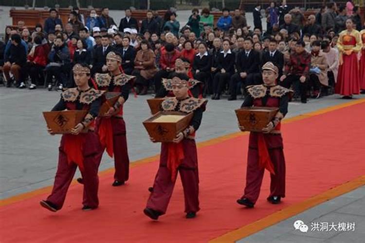 女人梦见两口红色棺材预示什么意思