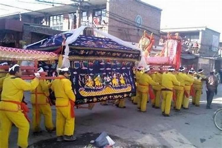 梦见抬棺材出殡半路把棺材掉下来