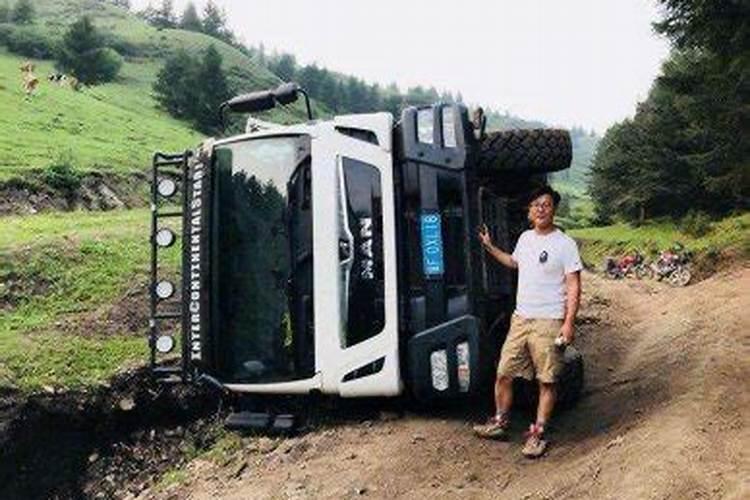 梦见别人翻车了但人没事的预兆