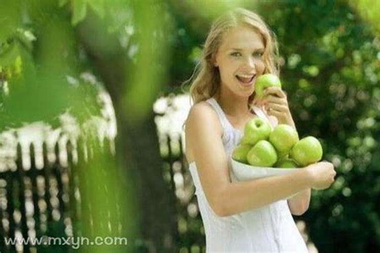 梦见摘苹果吃苹果是什么意思 梦见摘苹果吃苹果的征兆