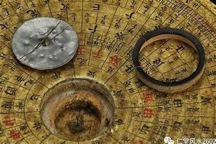 父母吧算命先生请到家里来做法!我能报警吗