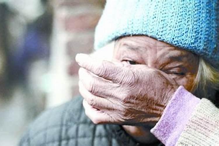 梦见在世的老人哭的预兆