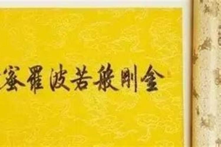 梦到石头雕像。追赶。逃跑。孤独。尽力自救