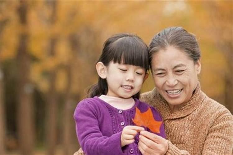梦见死去的外婆还活着跟我说话