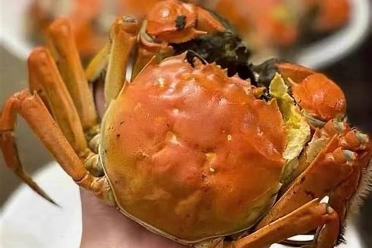 梦见自己要去抓鱼时有人给自己送鱼送螃蟹
