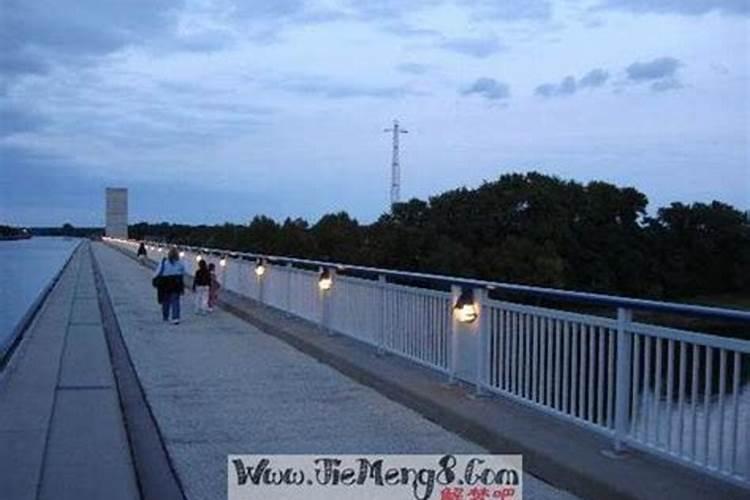 梦见河水淹没道路后又退去的预兆