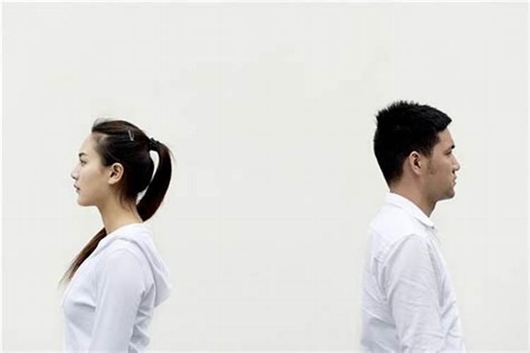 连好几天梦见男朋友和别女人在一起,自己很生气,什么意思？