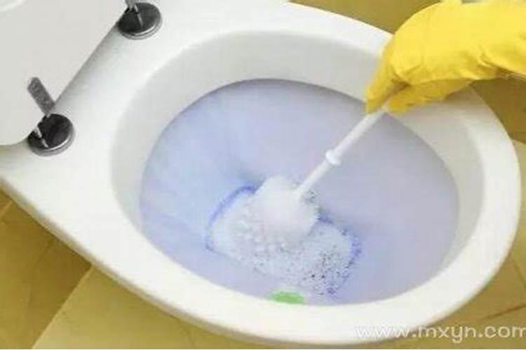 梦见马桶水溢出来