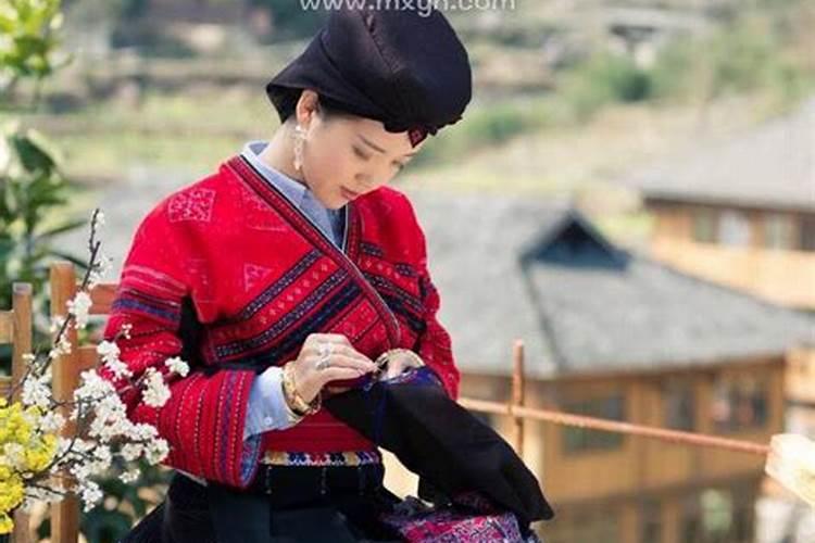 梦见熟悉的人穿红衣服是什么兆头