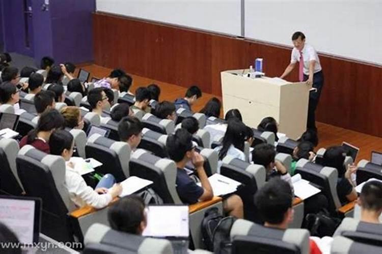 梦见自己回到学校的预兆
