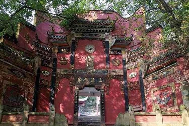 梦见死人像生前一样活着 梦见死人像生前一样活着有什么征兆