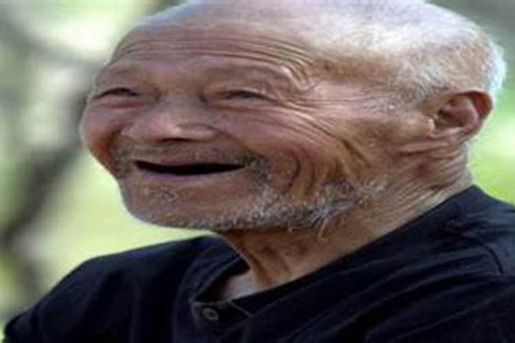 梦见很多老人聚在一起有何含义
