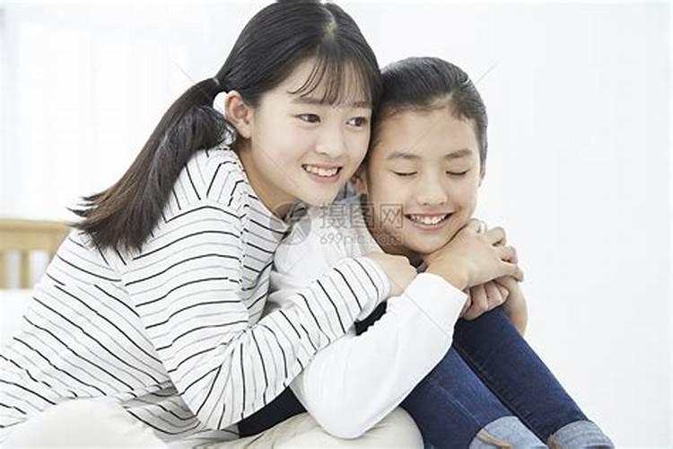 梦见跟高中漂亮女同学拥抱亲吻的预兆