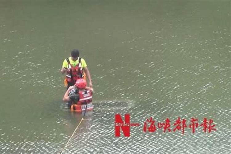 梦见连车带人掉到水里了的预兆