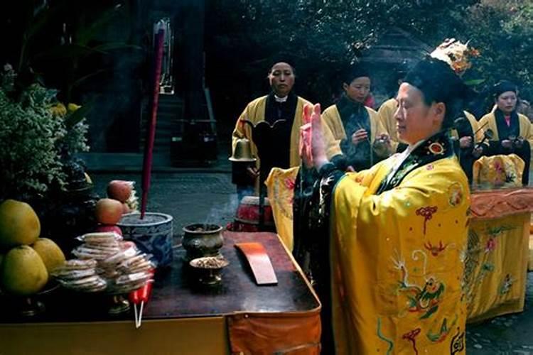 79年属羊今年冲太岁怎么化解,怎样化解冲太岁