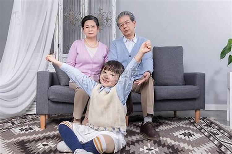 梦见死去的爷爷跟跟着奶奶的预兆