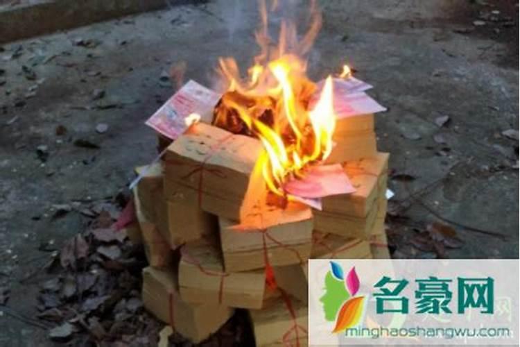 墓碑上放什么辟邪