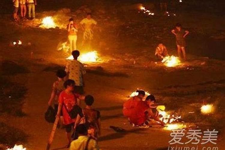 中元节是七月十五,为什么很多农村地区七月十四就“烧包”祭祖了呢...